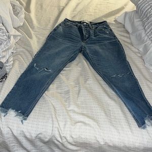 Abercrombie & Fitch Cropped ankle mom jeans!